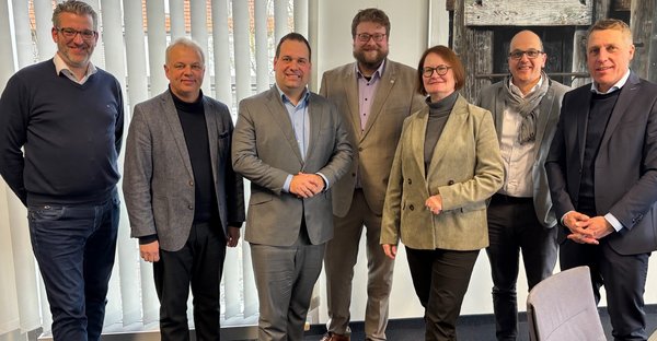 Gruppenbild der AGW mit OB Rehbein