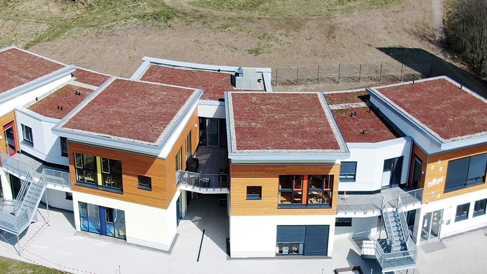 Kita Farbenspiel aus der Vogelperspektive