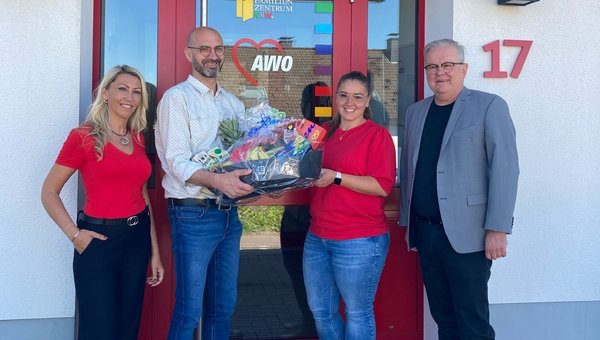 von. li. n. re.: Tatjana Niemczyk, AWO, Fachberatung, Andreas Wintersohl, Bereichsleiter, Malwina Mitter, Einrichtungsleiterin, Wolfgang Jörg, AWO-Vorsitzender