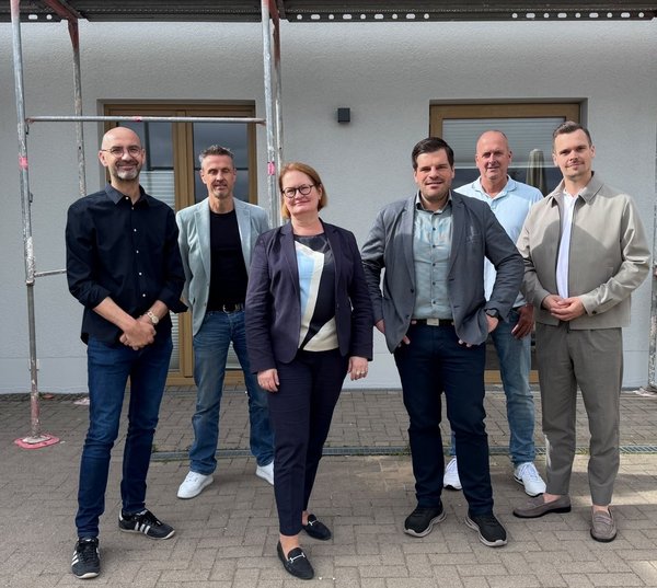 Gruppenfoto an der Kita Füchschen