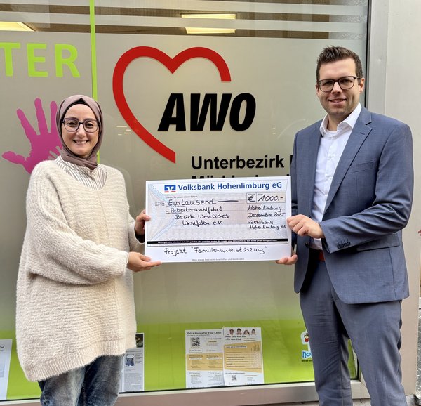 Spendenübergabe mit der Volksbank Hohenlimburg