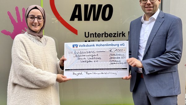 Spendenübergabe mit der Volksbank Hohenlimburg